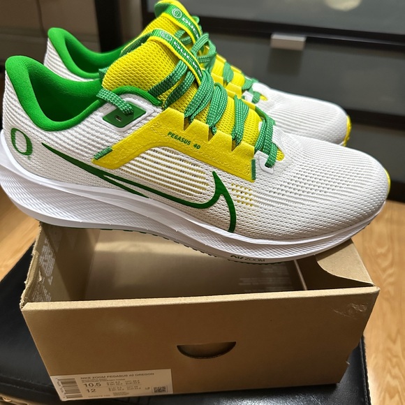 Nike Pegasus 40 White with Green and Yellow Accents - Picture 1 of 7